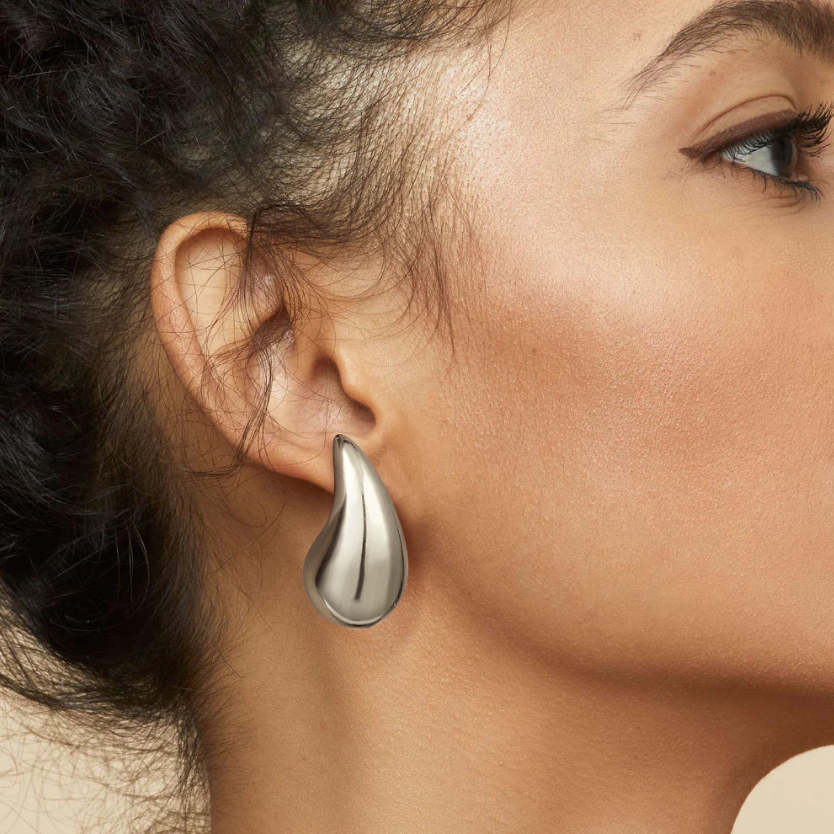 Mary Teardrop Gold Earrings